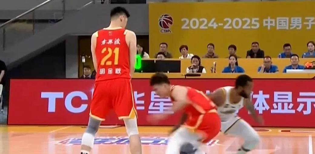 天津男篮客场挑战赢得胜利，球队士气大涨