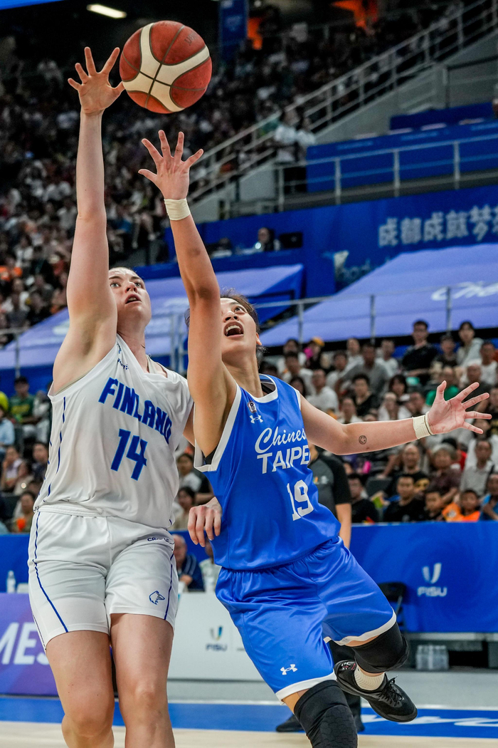 捷克队斗志昂扬,取得欧锦赛季军 捷克队斗志昂扬,取得欧锦赛季军