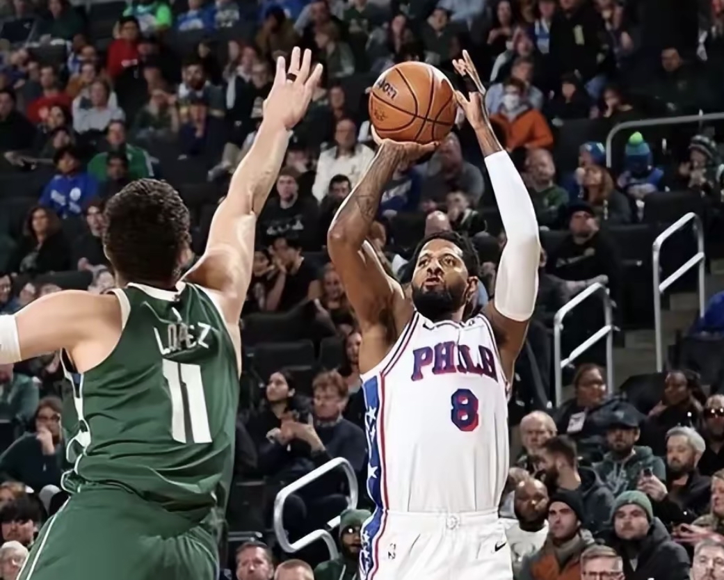 篮球男子胜负悬殊大逆转,精彩瞬间赢得掌声 篮球男子胜负悬殊大逆转,精彩瞬间赢得掌声