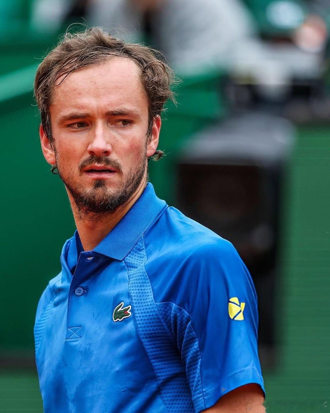 包含蒙特卡洛大师赛轻取年终总决赛，梅德韦杰夫惊艳四座的词条