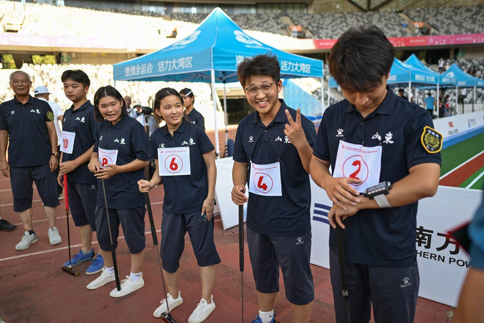 深圳队在激烈比赛中获胜,控制比赛 深圳队在激烈比赛中获胜,控制比赛