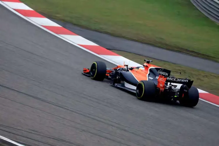 红牛二队险胜梅赛德斯,拉塞尔高光表现 红牛二队险胜梅赛德斯,拉塞尔高光表现