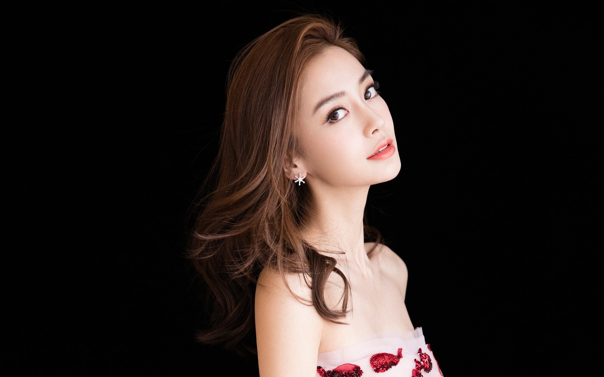 双重奏，药厂狂胜显锋芒，若鸟里程碑铸传奇